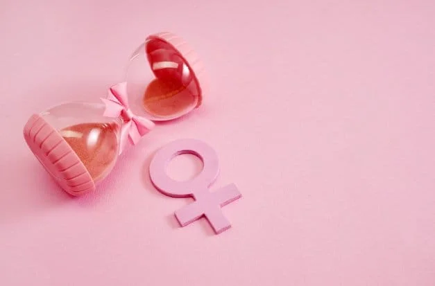 images of hour glass and female symbol for the blog post on managing disordered eating patterns during the menopause transition