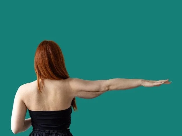Woman with loose skin on her upper arm for the blog post on skin volume loss after weight loss