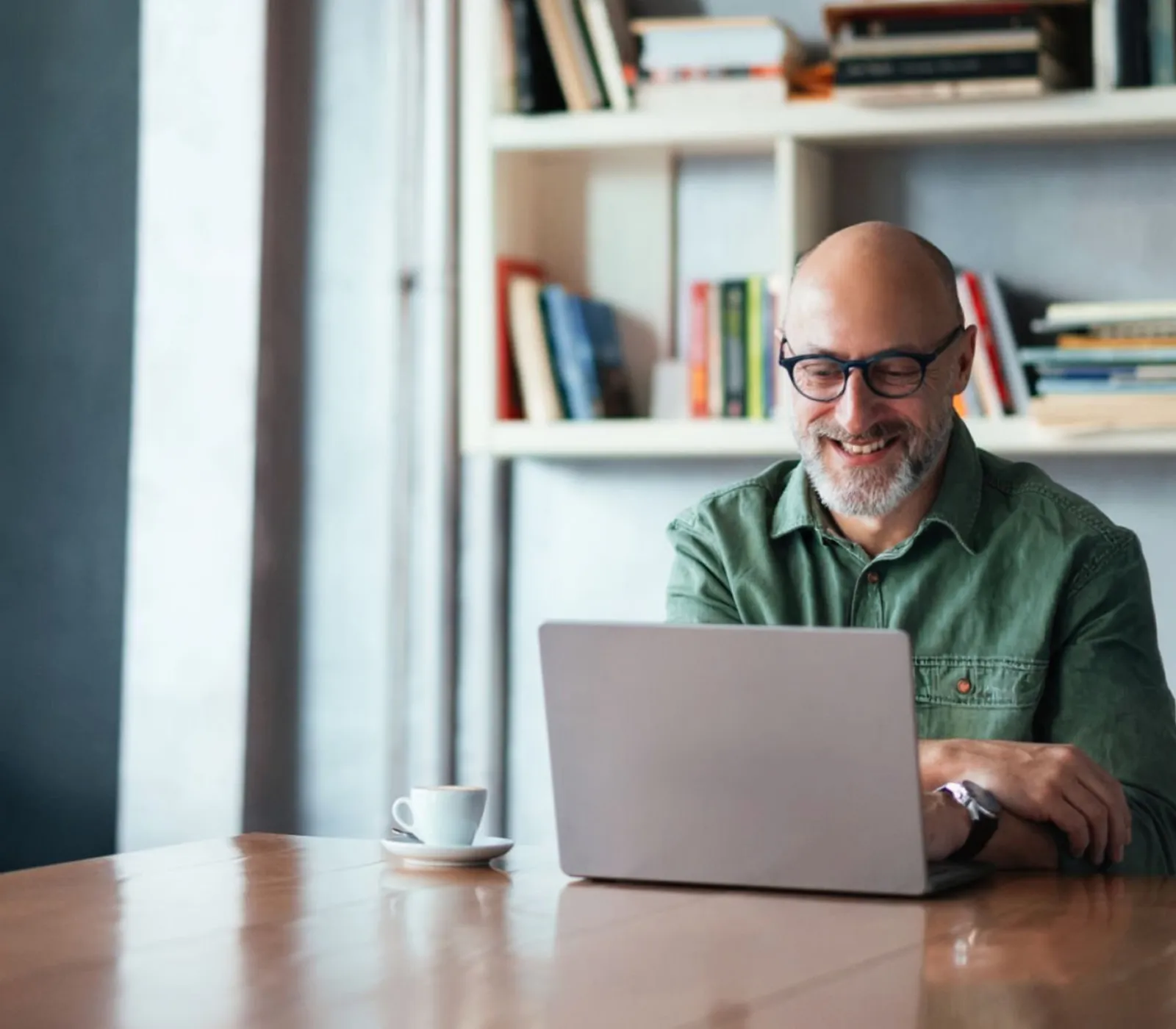 Patient using Hamilton Telehealth care from home