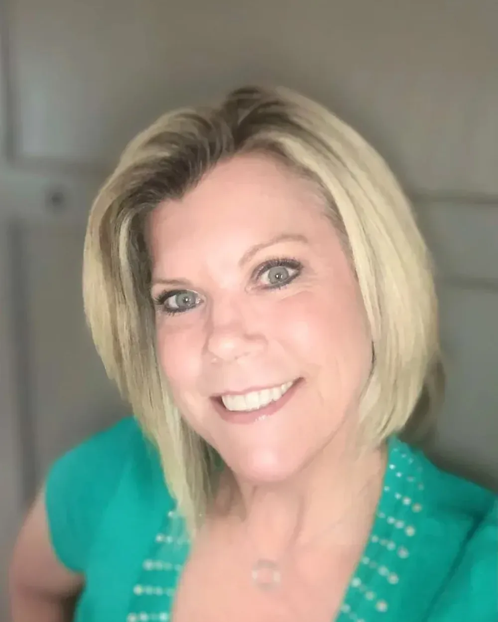 Robyn Thomas, BSN, RN, CCRN Multi-State Registered Nurse